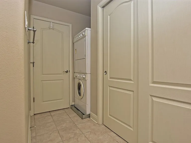 1908 Kahala Sunset Dr #D — Photo 31