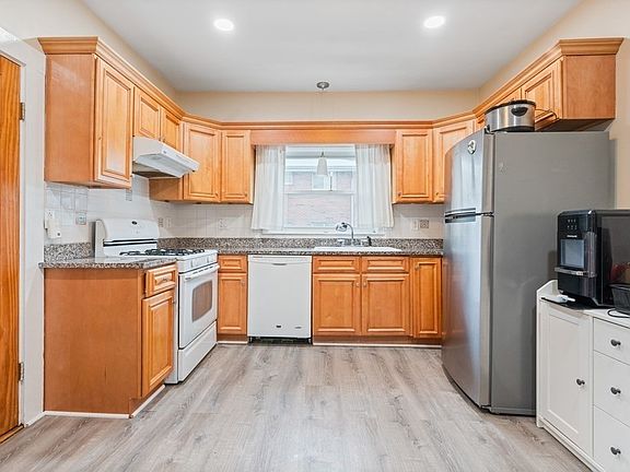 3rd image of 12 Plymouth St #2