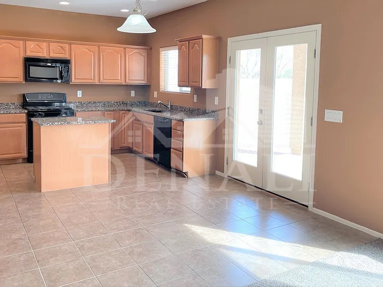 925 E Canyon Rock Rd — Photo 4