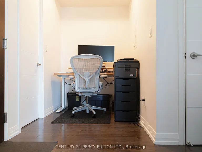 460 Adelaide St E #1611 — Photo 11