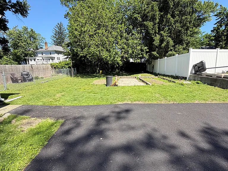 24 Braeburn Dr — Photo 13