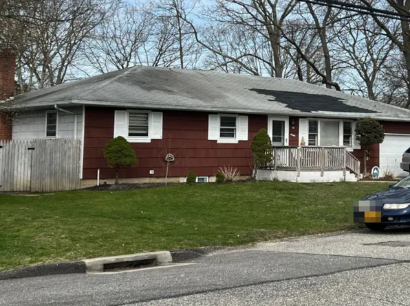 74 Coates Ave N, Holbrook, NY 11741