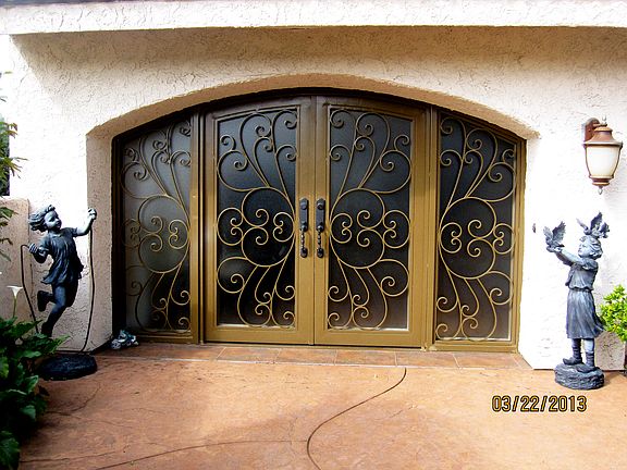 3rd image of 912 Yosemite Ct