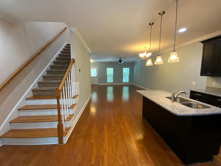 10220 Vanguard Pkwy — Photo 10