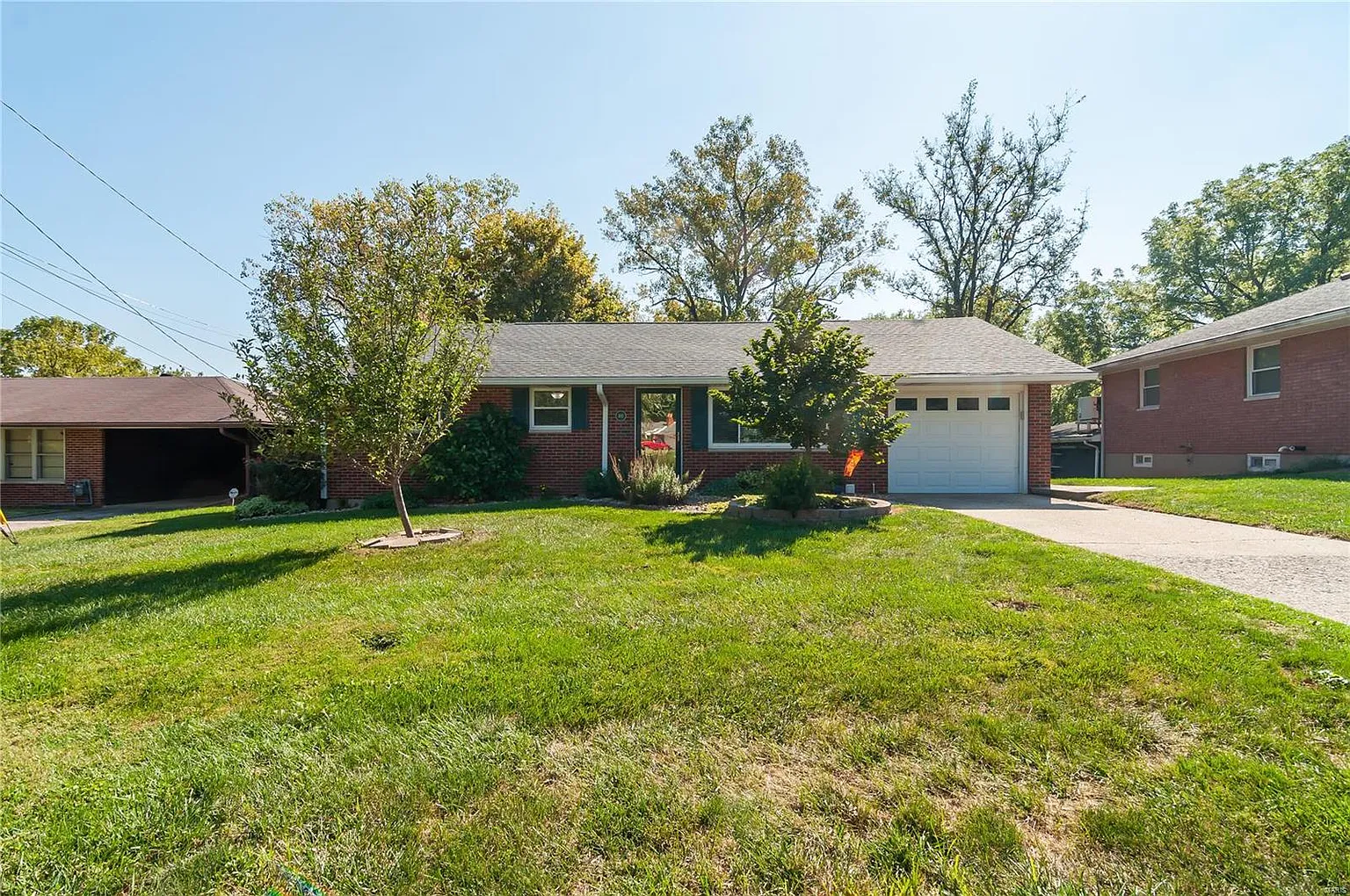 102 Debbie Dr photo 1