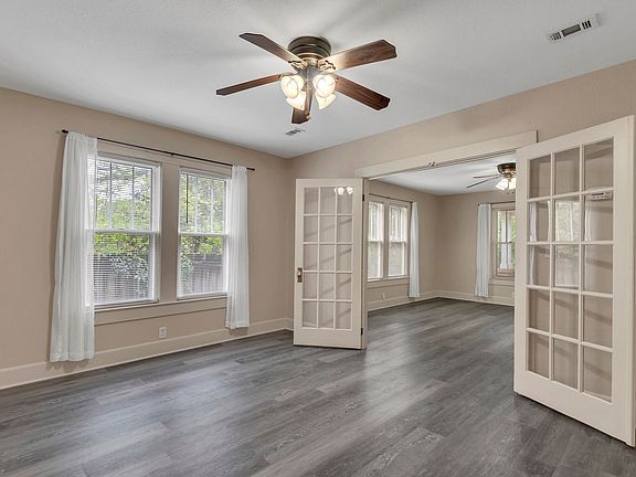 3rd image of 247 Edge Ave