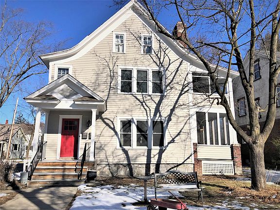 3rd image of 533 Glen St