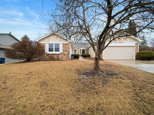 300 Stoney Brook Ct, Algonquin, IL 60102