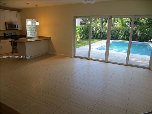 4th image of 815 Majorca Ave