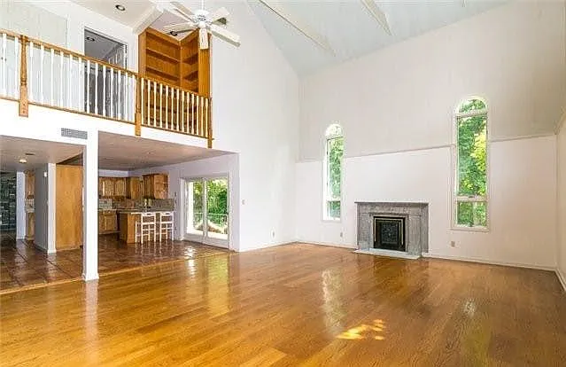 536 Cold Spring Rd — Photo 2