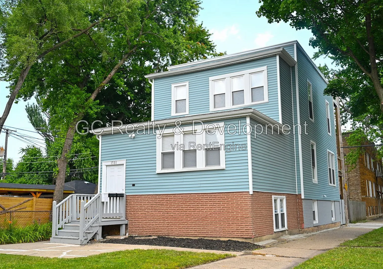 2 bed, 1.0 bath, 1500 sqft, $1,600 — Photo 1