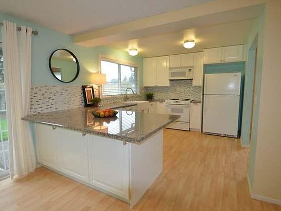 granite countertops- new stainless steel appliances not shown in this photo