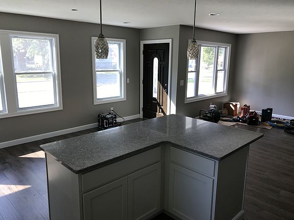 4th image of 141 E Overlook Dr