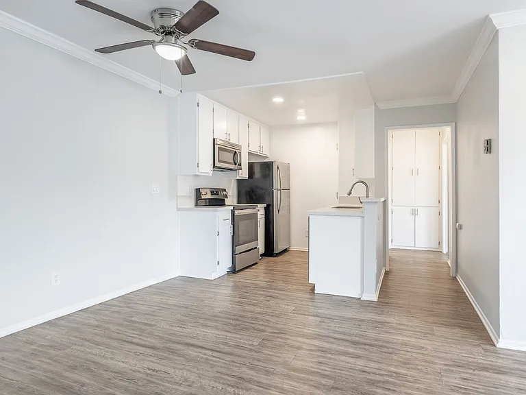 4444 Ensign Avenue — Photo 7