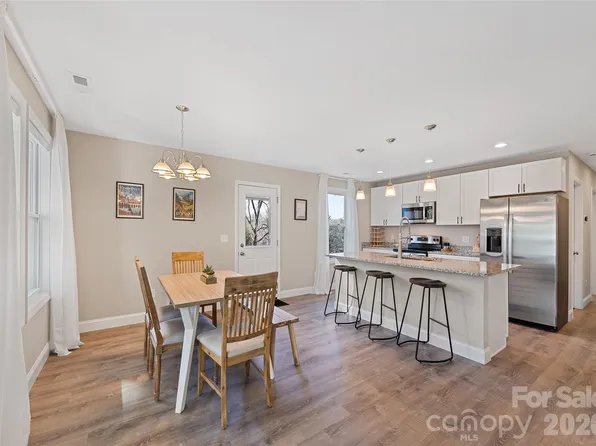 687 Holtzclaw Rd, Canton, NC 28716