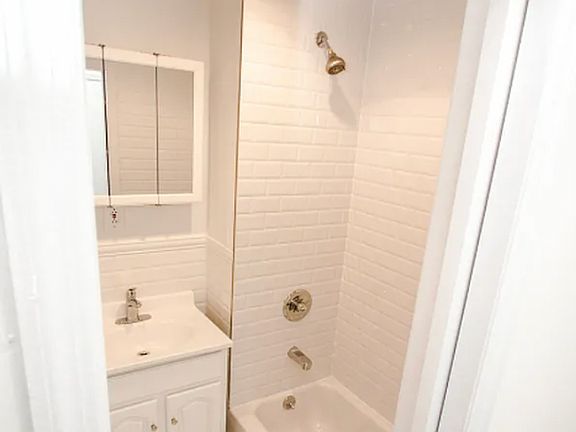 5th image of 175 Thompson St APT 26