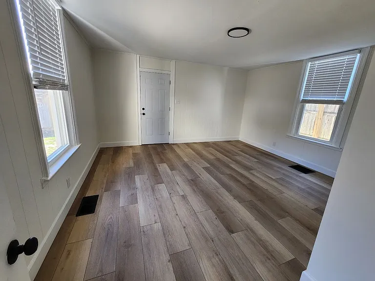 121 Gordon Ave — Photo 6
