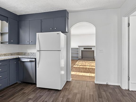 4th image of 631 W Union St