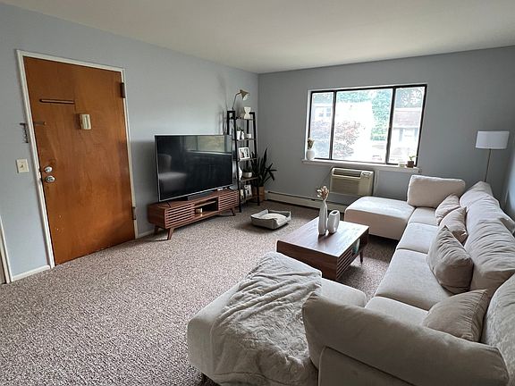 3rd image of 375 Belleville Ave APT 3