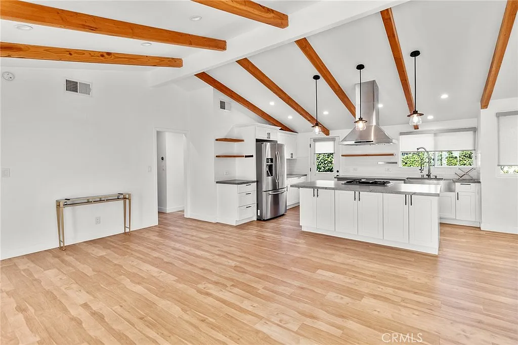 3 bed, 1224 sqft, $4,095 — Photo 3