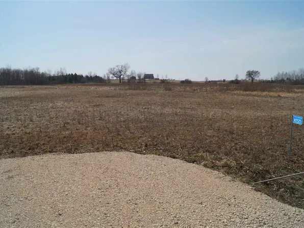 W2525 Woodland Rd #4, Iron Ridge, WI 53035