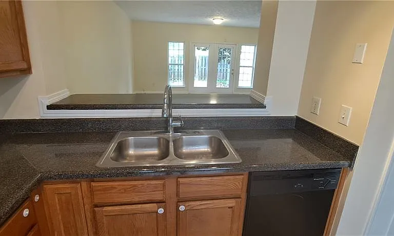 4330 Park Gate Dr — Photo 5