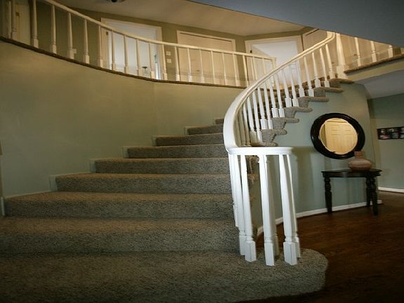 3rd image of 36219 Crompton Cir