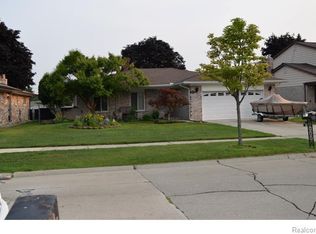 2530 Nadine Dr, Sterling Heights, MI 48310