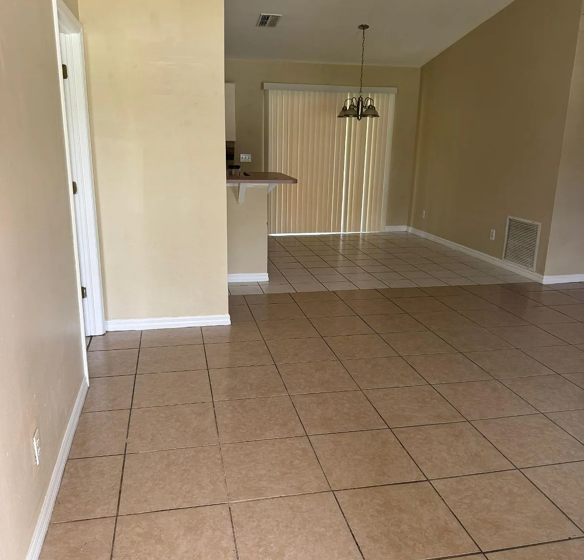 3 bed, 2.0 bath, 1107 sqft, $2,000 — Photo 3