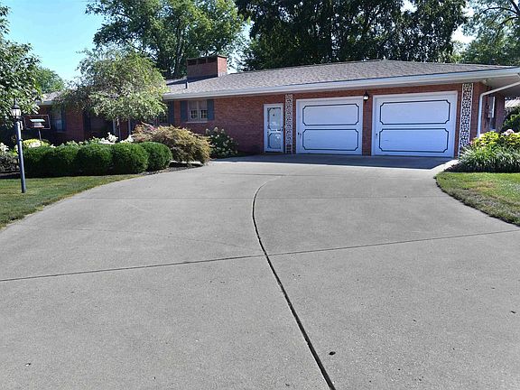 2nd image of 5 Sandalwood Ln