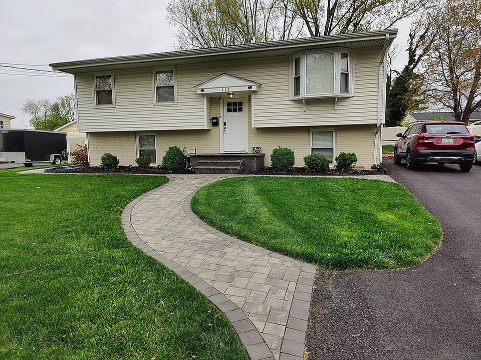1st image of 412 Pickett Ln