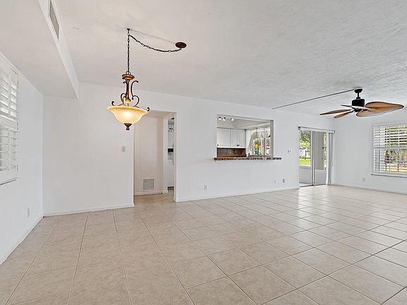 4th image of 5570 Tamberlane Circle #131