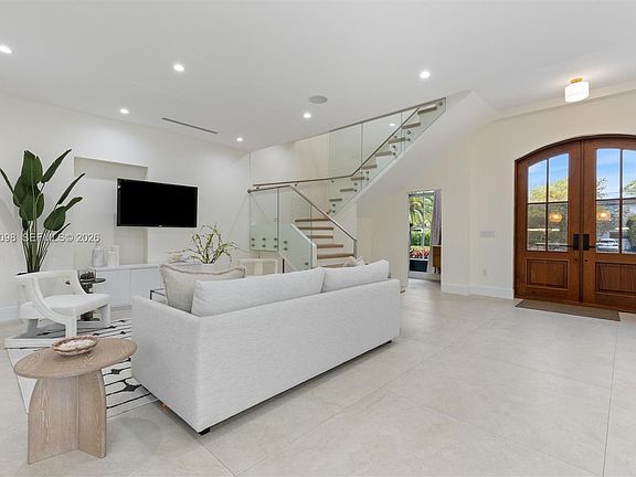 4th image of 3495 SW 3rd Ave