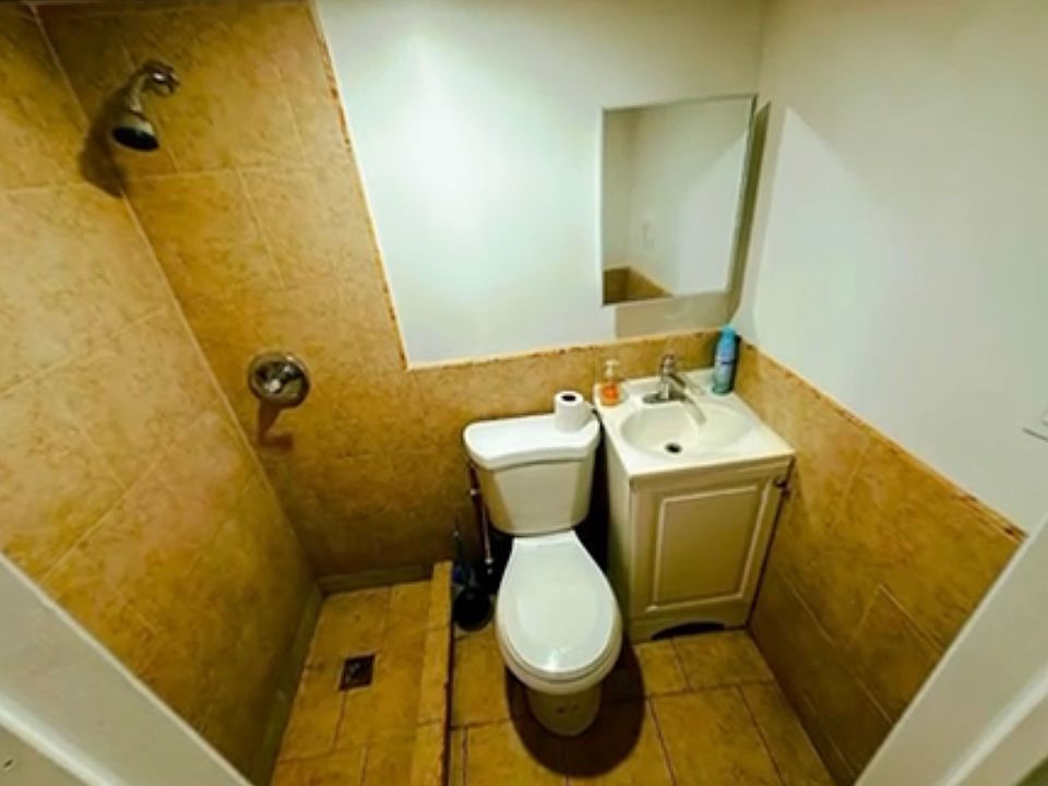 2nd image of 2122 Washington Ave #Basement