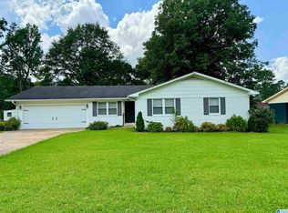 917 Pinecrest Rd, Sylacauga, AL 35151
