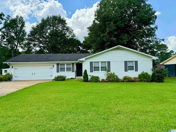 917 Pinecrest Rd, Sylacauga, AL 35151