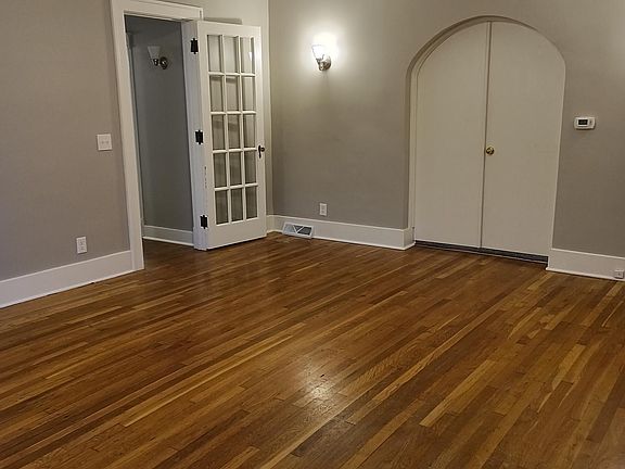3rd image of 2125 Wealthy St SE
