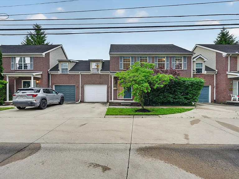 3813 Rochester Rd — Photo 2