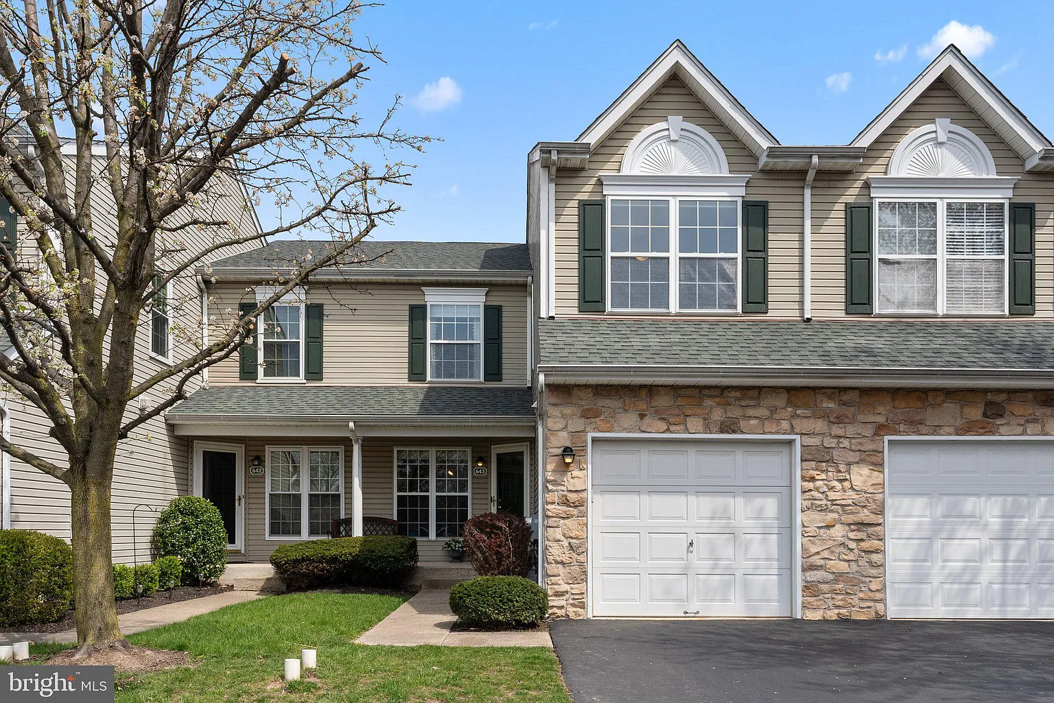 643 Green View Ct photo 1