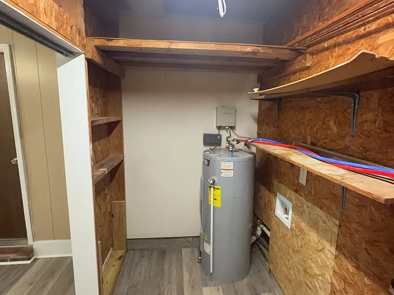 902 Laurel Ln — Photo 15