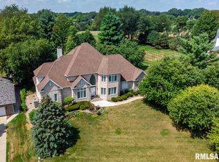 3012 Greenview Dr, Bettendorf, IA 52722
