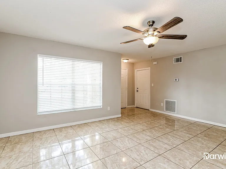 1237 S Park Ave — Photo 4