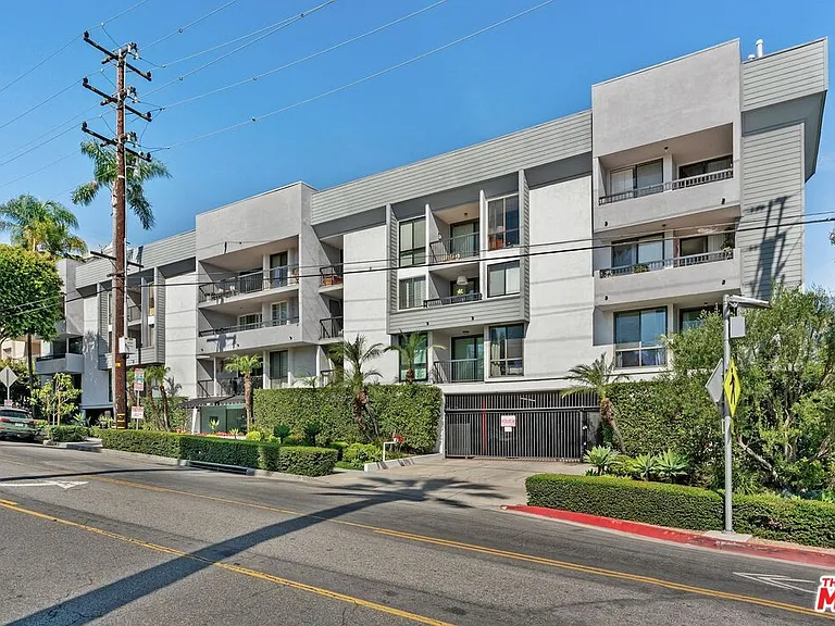 906 N Doheny Dr #311 — Photo 29