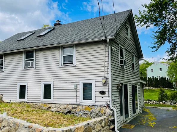 42 Lakeview Ave, New Canaan, CT 06840