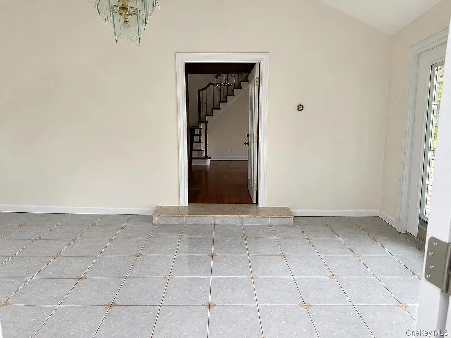 5 bed, 2.5 bath, 3100 sqft, $6,500 — Photo 2