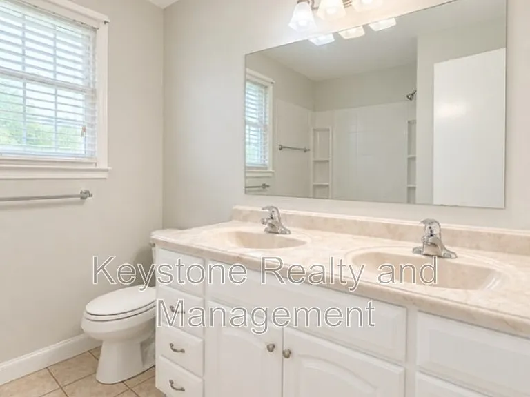 2111 Fleming Rd — Photo 10