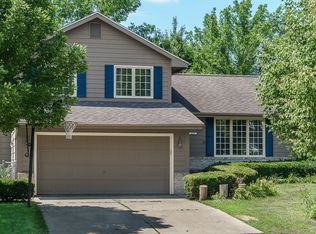 420 Bezdek Dr NW, Cedar Rapids, IA 52405