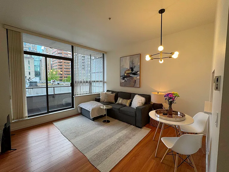 1010 Howe St #409 — Photo 8