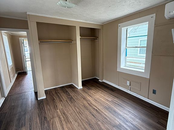 4th image of 1422 Schoolhouse Ave