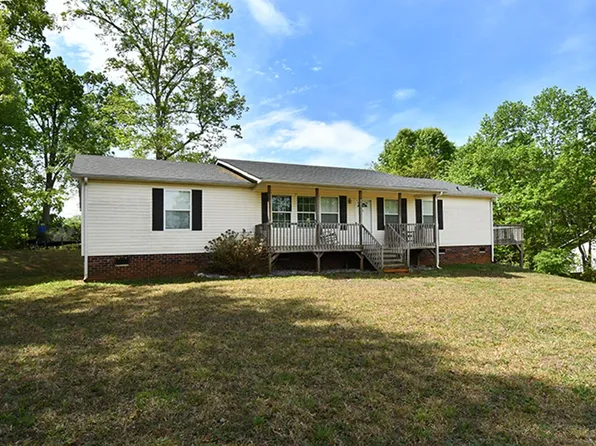 5211 Foley Dr, Hickory, NC 28602